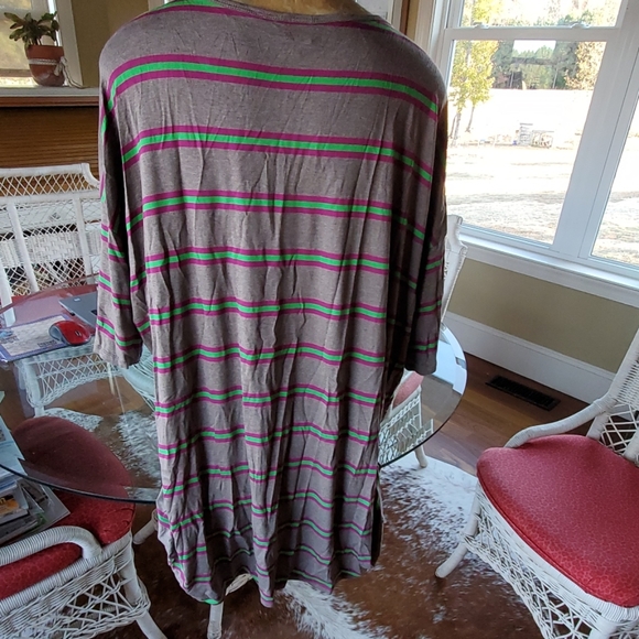 LuLaRoe Irma top, NWT XL - Picture 2 of 4